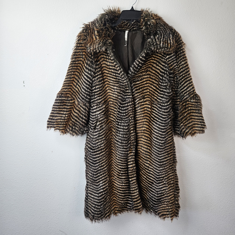 Willow & Clay Women's Faux Fur Coat Beige Brown 3/4 Length Buttons Striped S